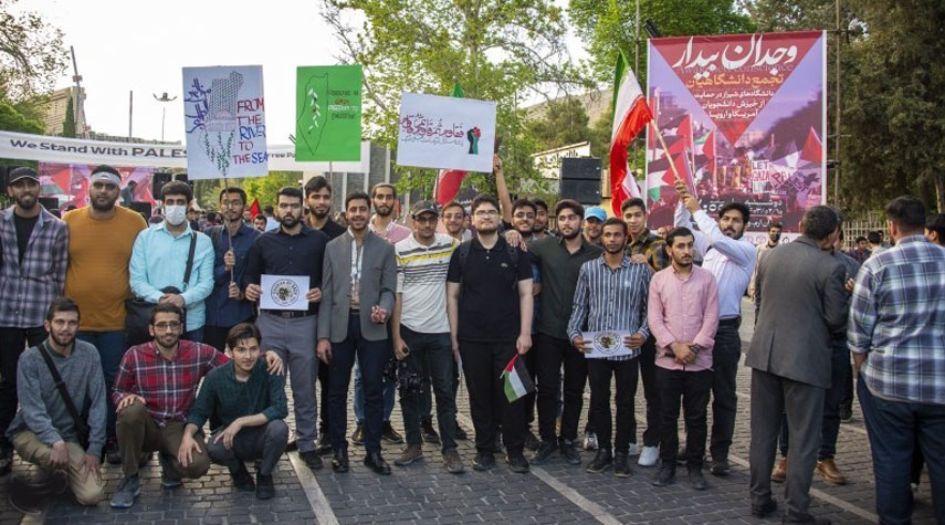 إيران.. تجمع طلابي حاشد في شيراز دعماً للطلاب الأمريكيين