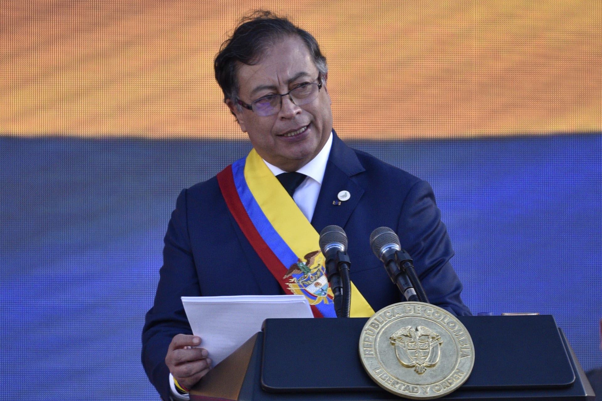 كولومبيا تقرر قطع علاقاتها مع 