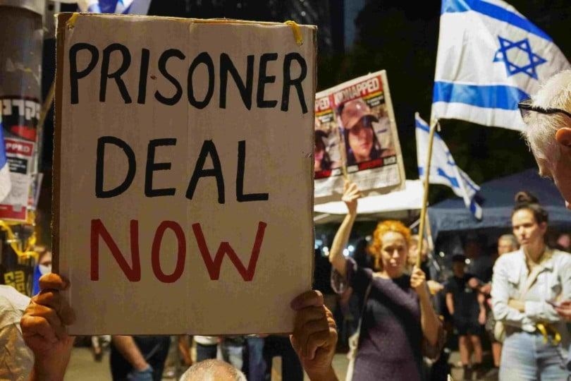 إعلام إسرائيلي: إطلاق سراح الأسرى سيكون عندما تنتهي الحرب