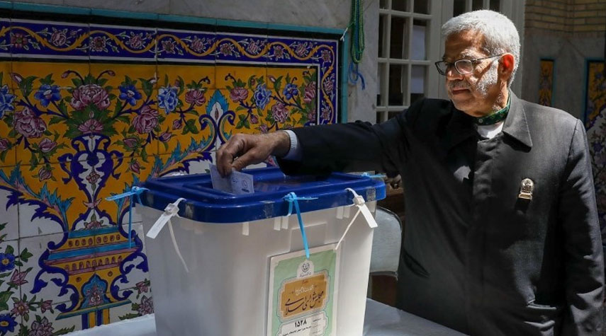 تمديد فترة الاقتراع في الانتخابات البرلمانية الإيرانية حتى الثامنة مساء