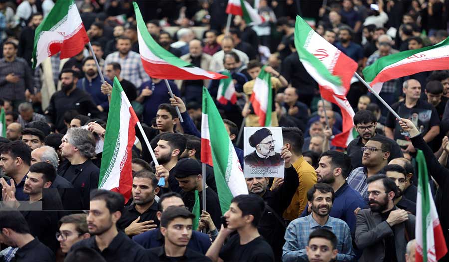 بالصور.. مراسم عزاء وتوديع جثمان الرئيس الشهيد رئيسي ومرافقيه في مصلى طهران