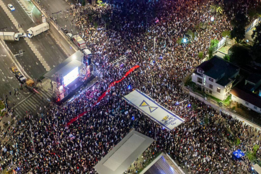 تظاهرات ضخمة في تل ابيب تطالب بالاطاحة بنتنياهو