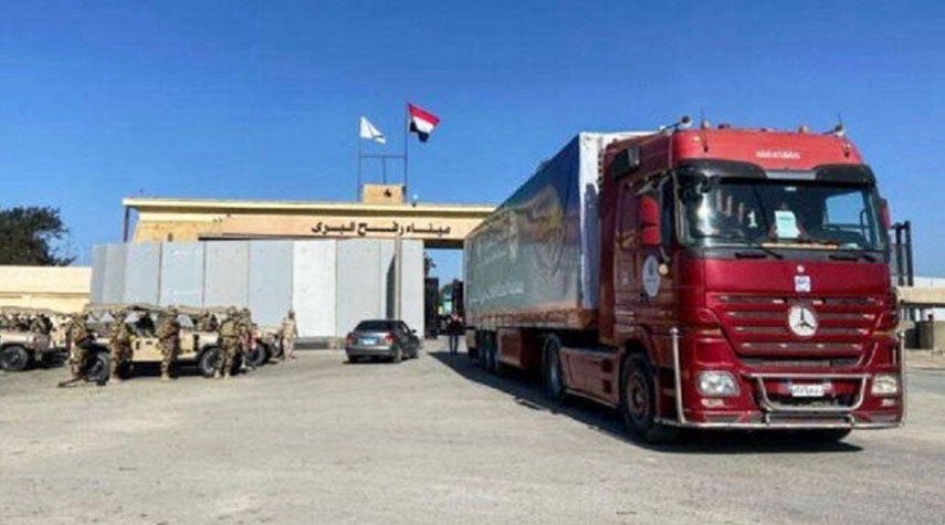 200 شاحنة في طريقها لدخول قطاع غزة