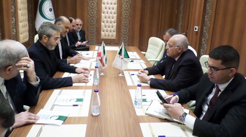 ايران والجزائر يدعوان لتوسيع العلاقات بينهما