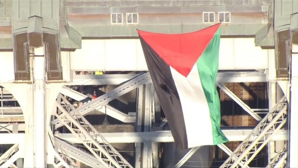 العلم الفلسطيني فوق أكبر جسور نيويورك