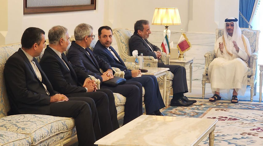 وزير الخارجية يجري مباحثات مع نظيره القطري في الدوحة
