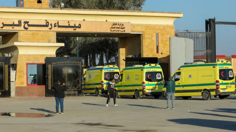مغادرة 46 مريضا وجريحا من غزة للعلاج اليوم