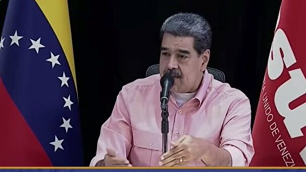 "مادورو" يوقع قانون الدفاع الشامل عن الوطن