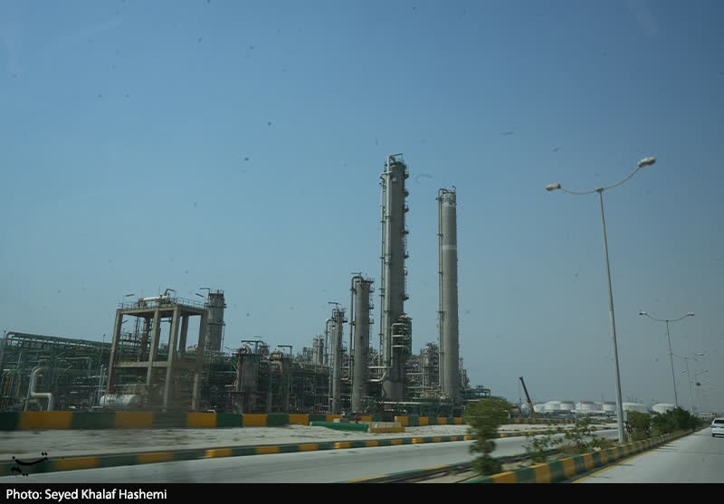 العدو يهاجم منطقة ماهشهر البتروكيماوية